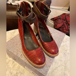 Freebird by Steven Maribel Red Croco size 8